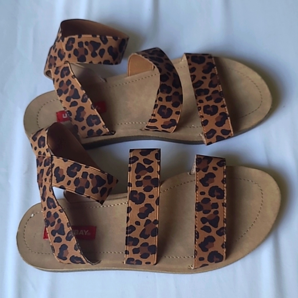 Ankle strap| Sandal | Leopard style | Size 7 |Serena
